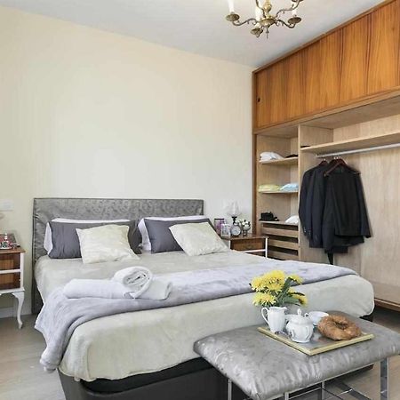 Apartment Leonor Barcelona Bagian luar foto