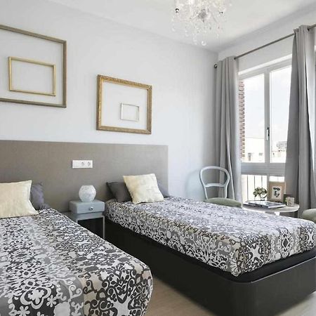 Apartment Leonor Barcelona Bagian luar foto