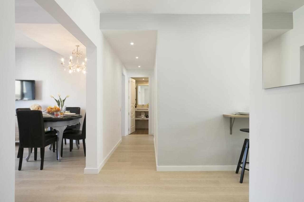 Apartment Leonor Barcelona Bagian luar foto