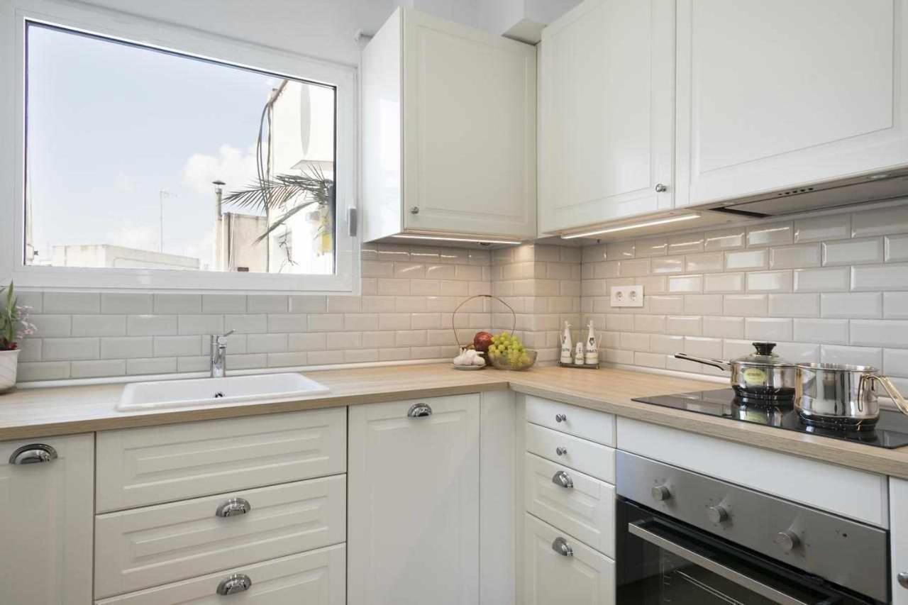 Apartment Leonor Barcelona Bagian luar foto