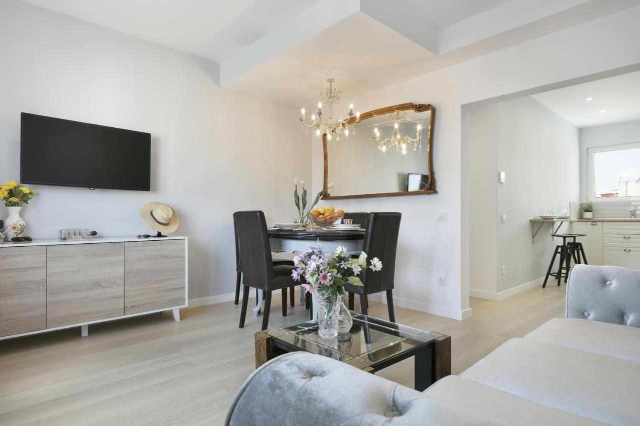 Apartment Leonor Barcelona Bagian luar foto