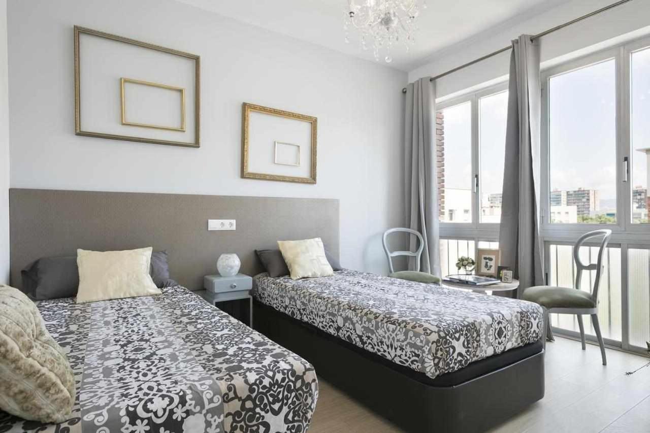 Apartment Leonor Barcelona Bagian luar foto
