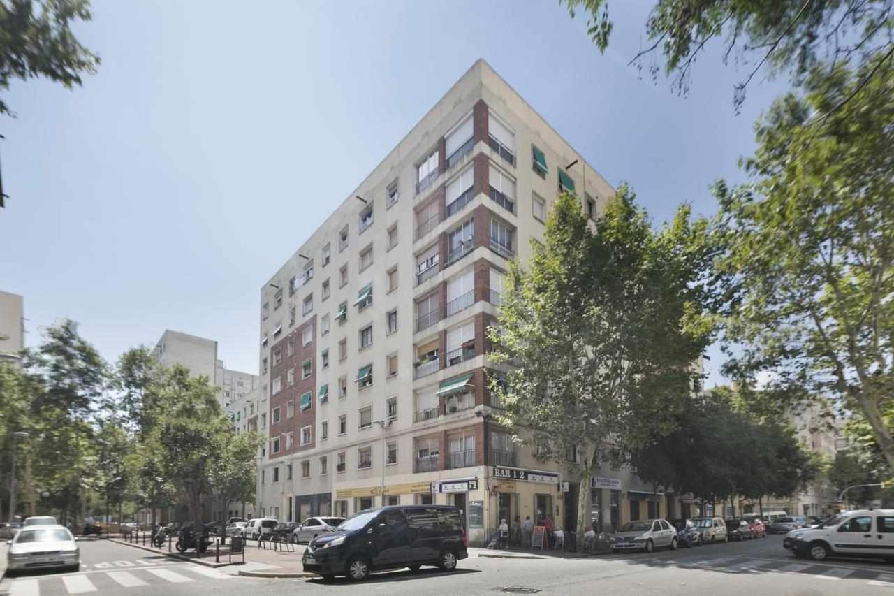 Apartment Leonor Barcelona Bagian luar foto